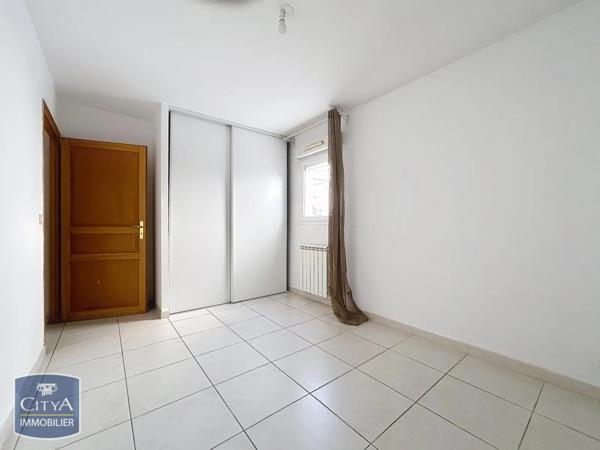 Appartement à louer 4 pièces 93.96m² Nîmes (30000)