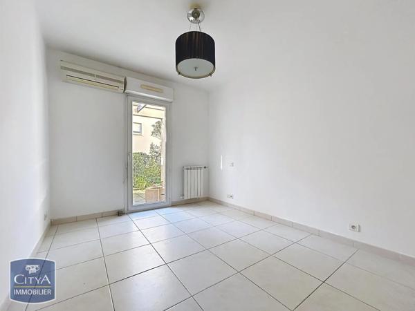 Appartement à louer 4 pièces 93.96m² Nîmes (30000)