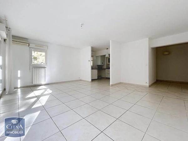 Appartement à louer 4 pièces 93.96m² Nîmes (30000)