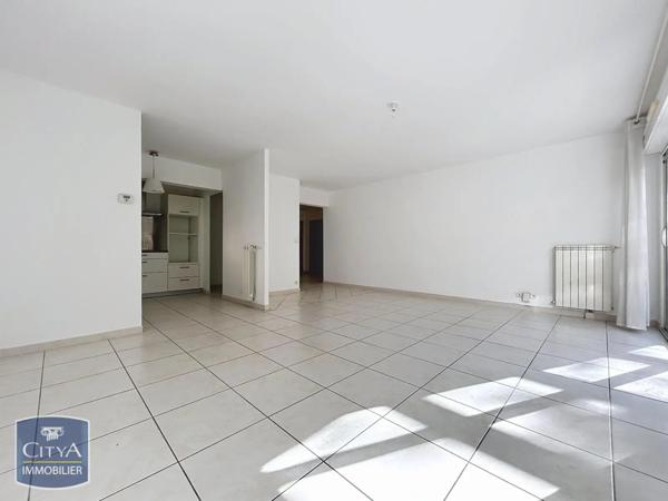 Appartement à louer 4 pièces 93.96m² Nîmes (30000)