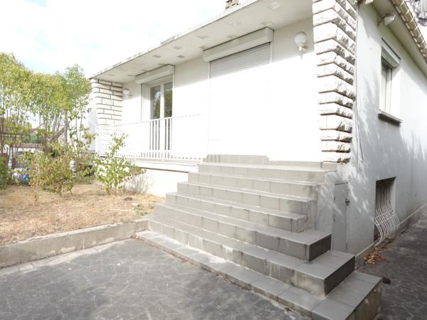 Maison
         5 pièces
        - 155 m² Exclusivité 525 000 € *