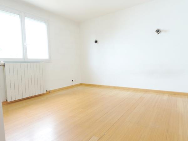 Maison
         5 pièces
        - 155 m² Exclusivité 525 000 € *