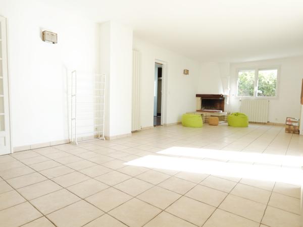 Maison
         5 pièces
        - 155 m² Exclusivité 525 000 € *