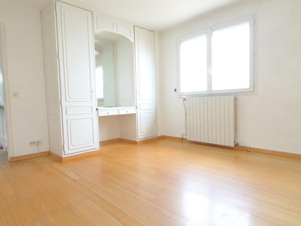 Maison
         5 pièces
        - 155 m² Exclusivité 525 000 € *