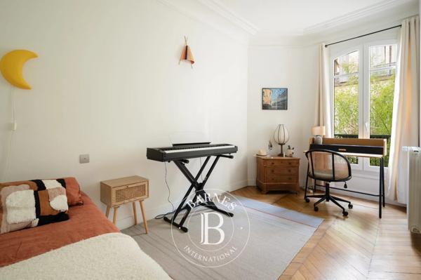 Paris 18ème, Appartement 6 Chambres -  159 m² à vendre