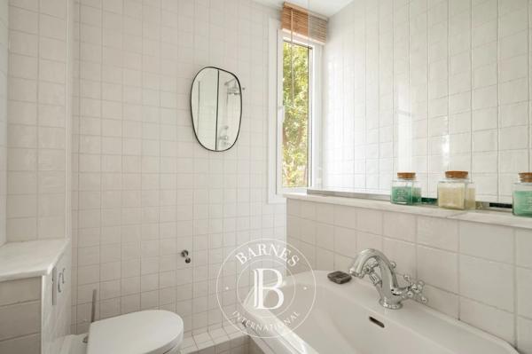 Paris 18ème, Appartement 6 Chambres -  159 m² à vendre