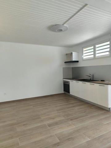 Location                                                      Appartement
                        
                     2 pièces                      30 m2                     à Sainte-Marie