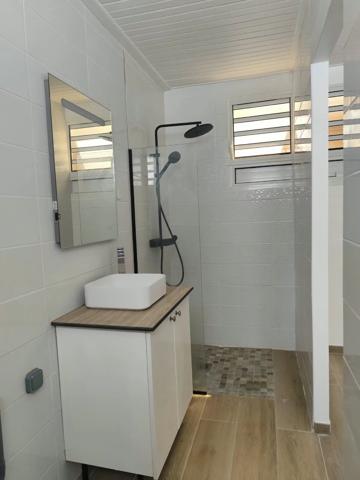 Location                                                      Appartement
                        
                     2 pièces                      30 m2                     à Sainte-Marie