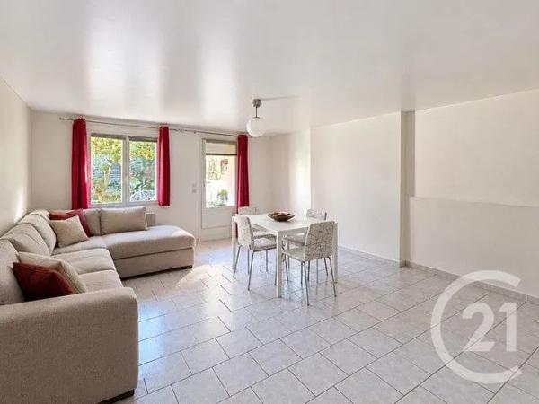 Immeuble à vendre  122 m 2   VALRAVILLON  - 89