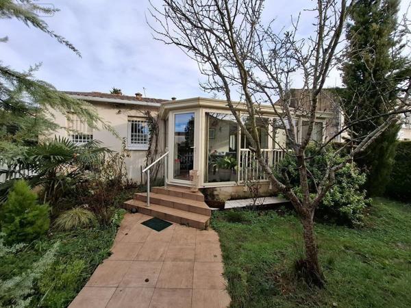 Maison à vendre à Saintes en Charente-Maritime (17100), ref : 17111-714