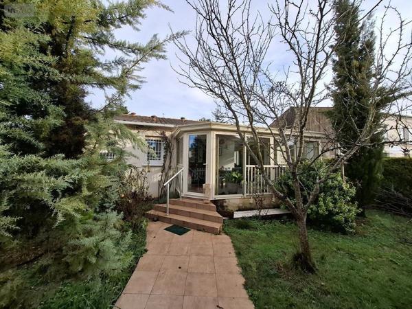 Maison à vendre à Saintes en Charente-Maritime (17100), ref : 17111-714