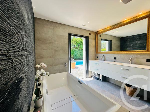 Maison à vendre  5 pièces - 152,26 m 2   MARSEILLE  - 13011