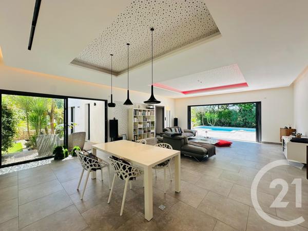 Maison à vendre  5 pièces - 152,26 m 2   MARSEILLE  - 13011