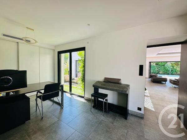 Maison à vendre  5 pièces - 152,26 m 2   MARSEILLE  - 13011
