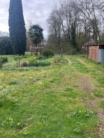 Immeuble, commerce et appartements en Touraine