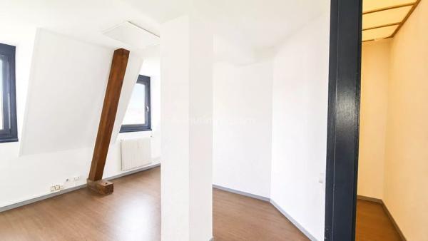 Vente                                                      Local commercial
                        
                     1 pièces                      62 m2                     à Colmar