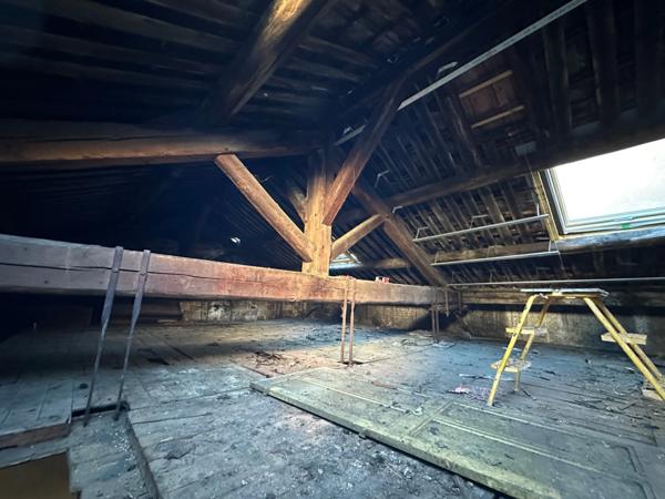 DIJON QUARTIER GARE PLATEAU VIABILISE DE 90 M2 A RENOVER