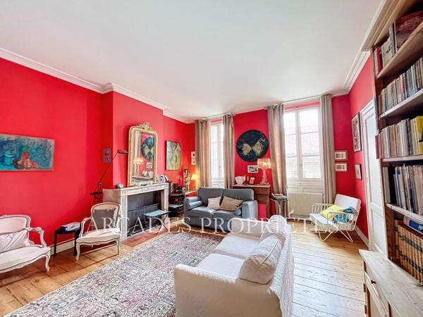Appartement Chartrons  Élégance et Rareté