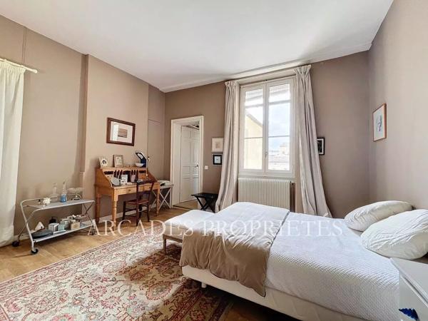 Appartement Chartrons  Élégance et Rareté