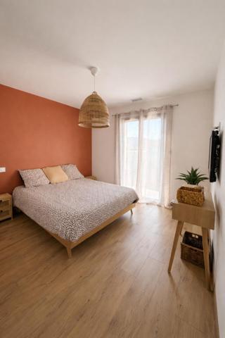 À Palaja, villa contemporaine de plain-pied (2020) au calme, proche Carcassonne, offrant confort moderne, belle luminosité et jardin facile d’entretien.