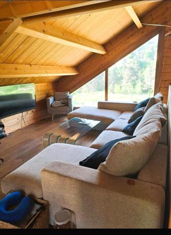 Vivre   au Calme avec la Verdure dans un chalet