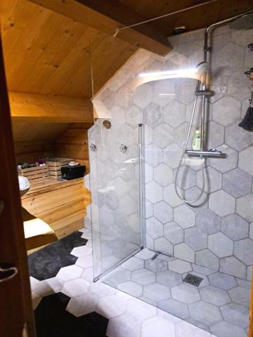 Vivre   au Calme avec la Verdure dans un chalet