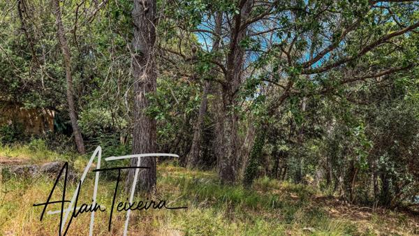 Terrain 1882 m², emprise 10%