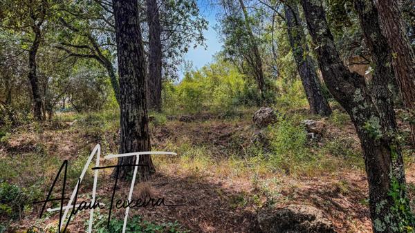 Terrain 1882 m², emprise 10%