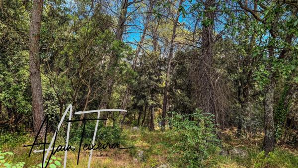 Terrain 1882 m², emprise 10%