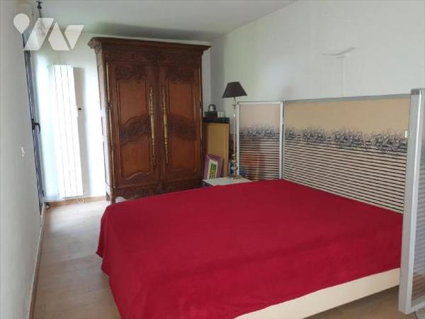 Résidence Les PYRAMIDES, Situe en rez-de-jardin, F3 de 93m² en excéllent état d'entretien, Entr...