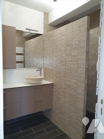 Résidence Les PYRAMIDES, Situe en rez-de-jardin, F3 de 93m² en excéllent état d'entretien, Entr...