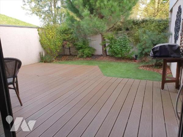 Résidence Les PYRAMIDES, Situe en rez-de-jardin, F3 de 93m² en excéllent état d'entretien, Entr...