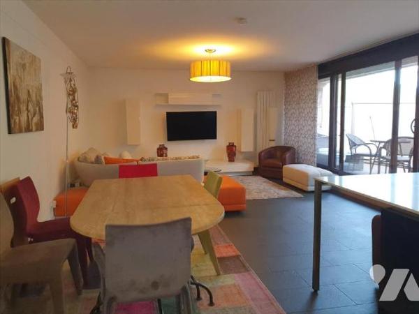 Résidence Les PYRAMIDES, Situe en rez-de-jardin, F3 de 93m² en excéllent état d'entretien, Entr...