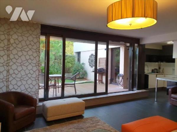 Résidence Les PYRAMIDES, Situe en rez-de-jardin, F3 de 93m² en excéllent état d'entretien, Entr...