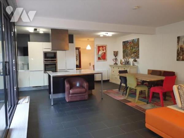 Résidence Les PYRAMIDES, Situe en rez-de-jardin, F3 de 93m² en excéllent état d'entretien, Entr...