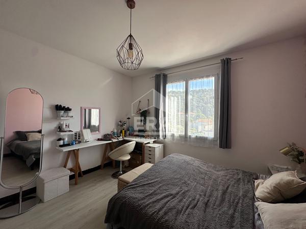 Exclusivité : Ensemble immobilier de 2 appartements avec garage à Saint-Jean