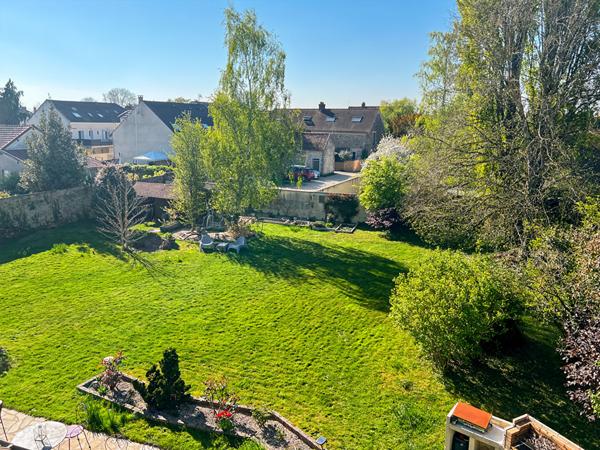 GOMETZ LA VILLE Maison 10 pieces sur 1349m² de terrain