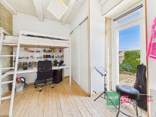 Maison Beaumont Saint Cyr 7 pièce(s) 294m²