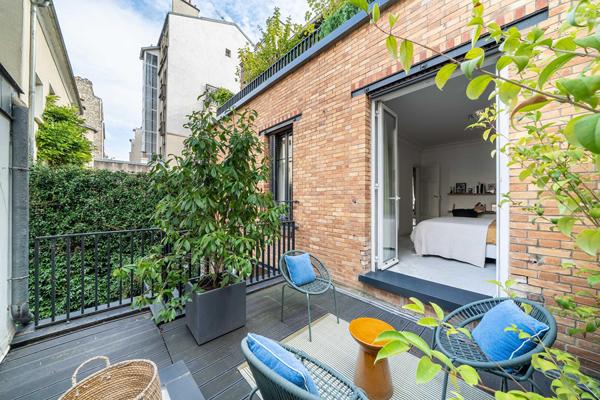 Maison contemporaine en pleine propriété à usage mixte