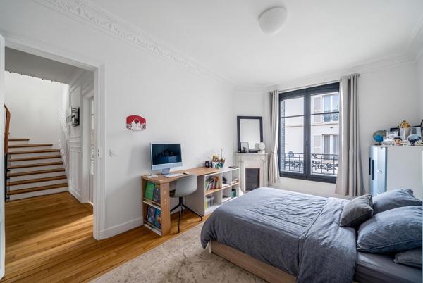Maison contemporaine en pleine propriété à usage mixte