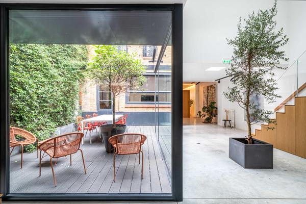 Maison contemporaine en pleine propriété à usage mixte