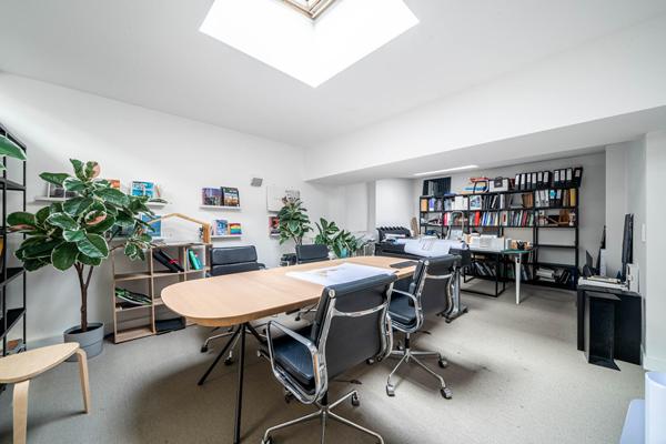 Maison contemporaine en pleine propriété à usage mixte