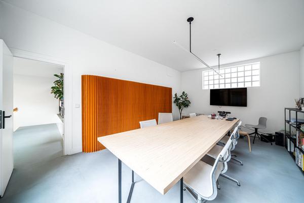 Maison contemporaine en pleine propriété à usage mixte