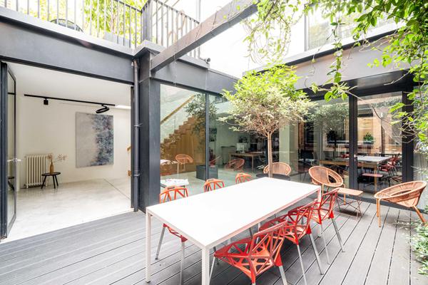 Maison contemporaine en pleine propriété à usage mixte