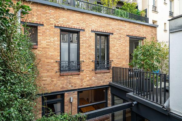 Maison contemporaine en pleine propriété à usage mixte