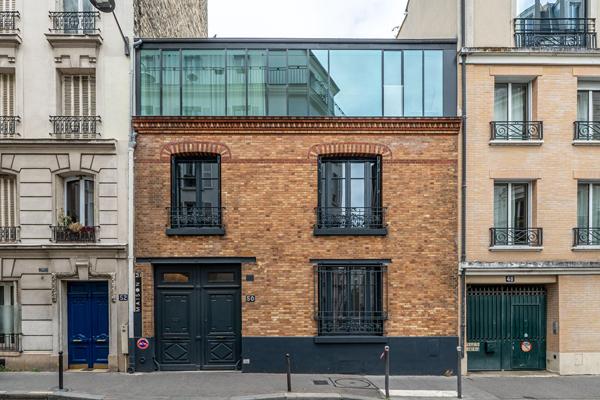 Maison contemporaine en pleine propriété à usage mixte