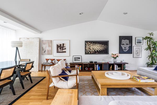 Maison contemporaine en pleine propriété à usage mixte