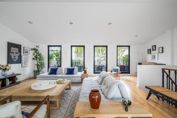 Maison contemporaine en pleine propriété à usage mixte