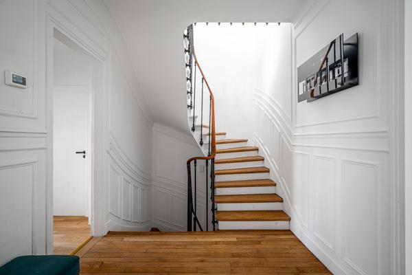 Maison contemporaine en pleine propriété à usage mixte