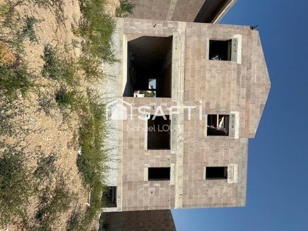 Villa 5 pièces neuve avec jardin